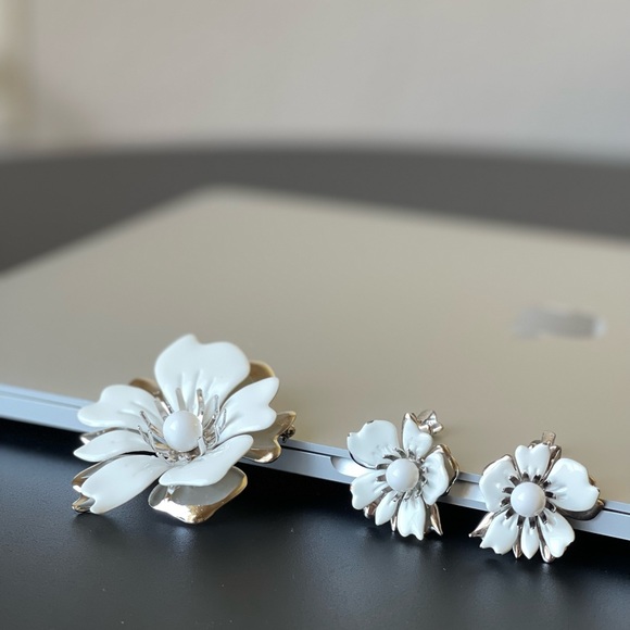 Vintage Sarah Coventry White Silver MCM Flower Pin Brooch Earrings Set - Picture 4 of 10